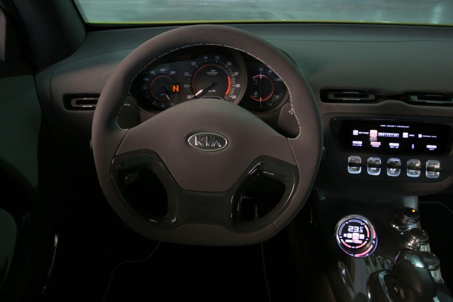 Панель приборов Kia Kee Concept 2007 года  (фото 9 из 53)